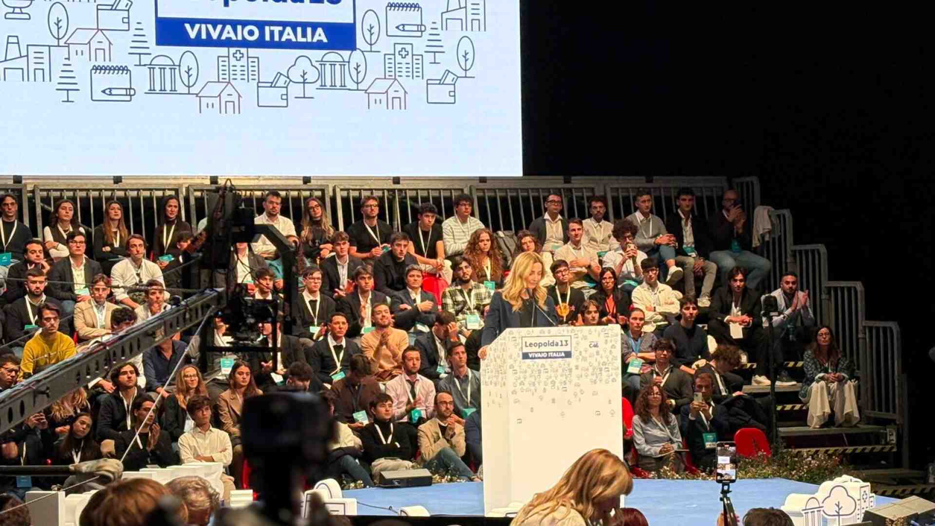 Silvia Salis, la diva della Leopolda: "Serve un ministero del futuro. Incontrerò Schlein presto"