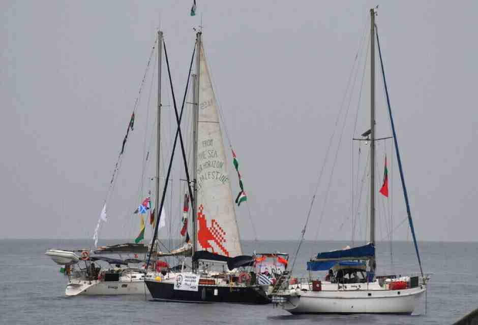 La curiosa storia della nave spagnola mandata in ritardo per la flotilla. Fortuna c’è Crosetto