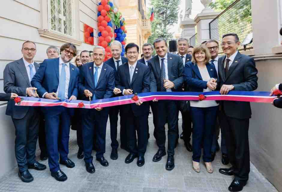 Una mattina a Roma con il ministro degli Esteri taiwanese. Parla Gasparri