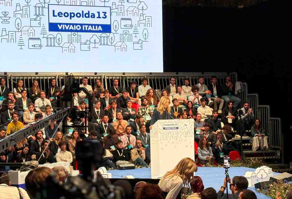 Silvia Salis, la diva della Leopolda: "Serve un ministero del futuro. Incontrerò Schlein presto"
