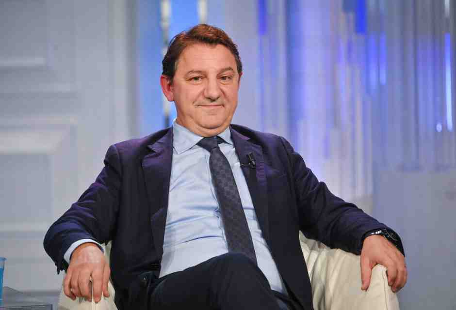 Qualunquemente Tridico, parabola di una Calabria che sembra un film di Antonio Albanese