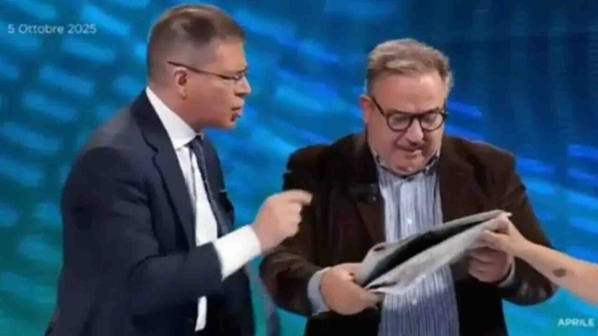 Telese-Capezzone, rissa da talk: “Stai a cuccia”, “Fascista rosso”, e il conduttore se ne va