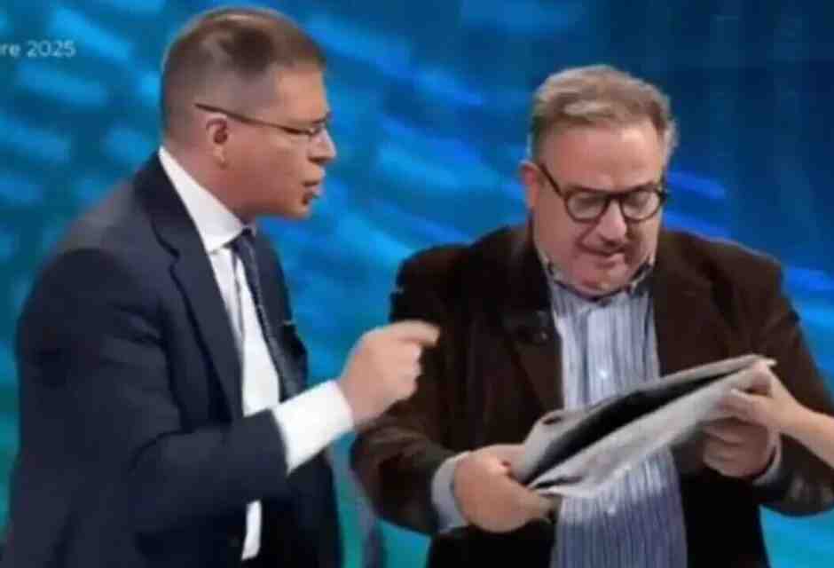 Telese-Capezzone, rissa da talk: “Stai a cuccia”, “Fascista rosso”, e il conduttore se ne va