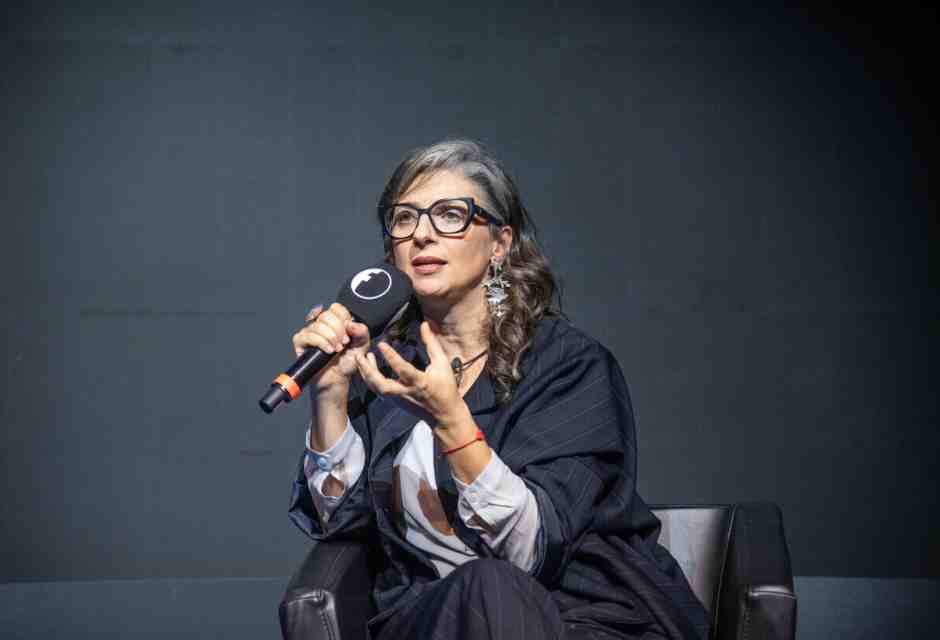 Chissà se almeno oggi Francesca Albanese avrà il coraggio di usare la parola “Hamas”