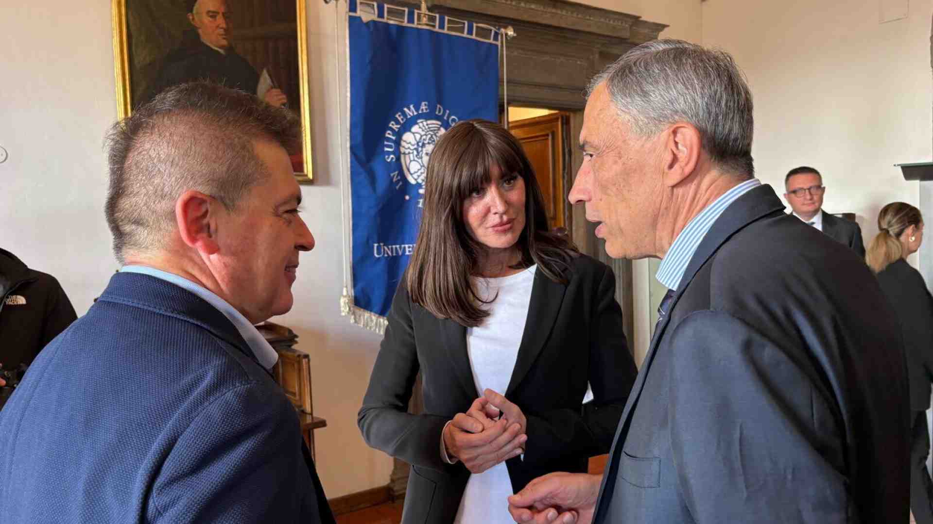 La ministra Bernini fa visita al prof aggredito dai pro Pal a Pisa