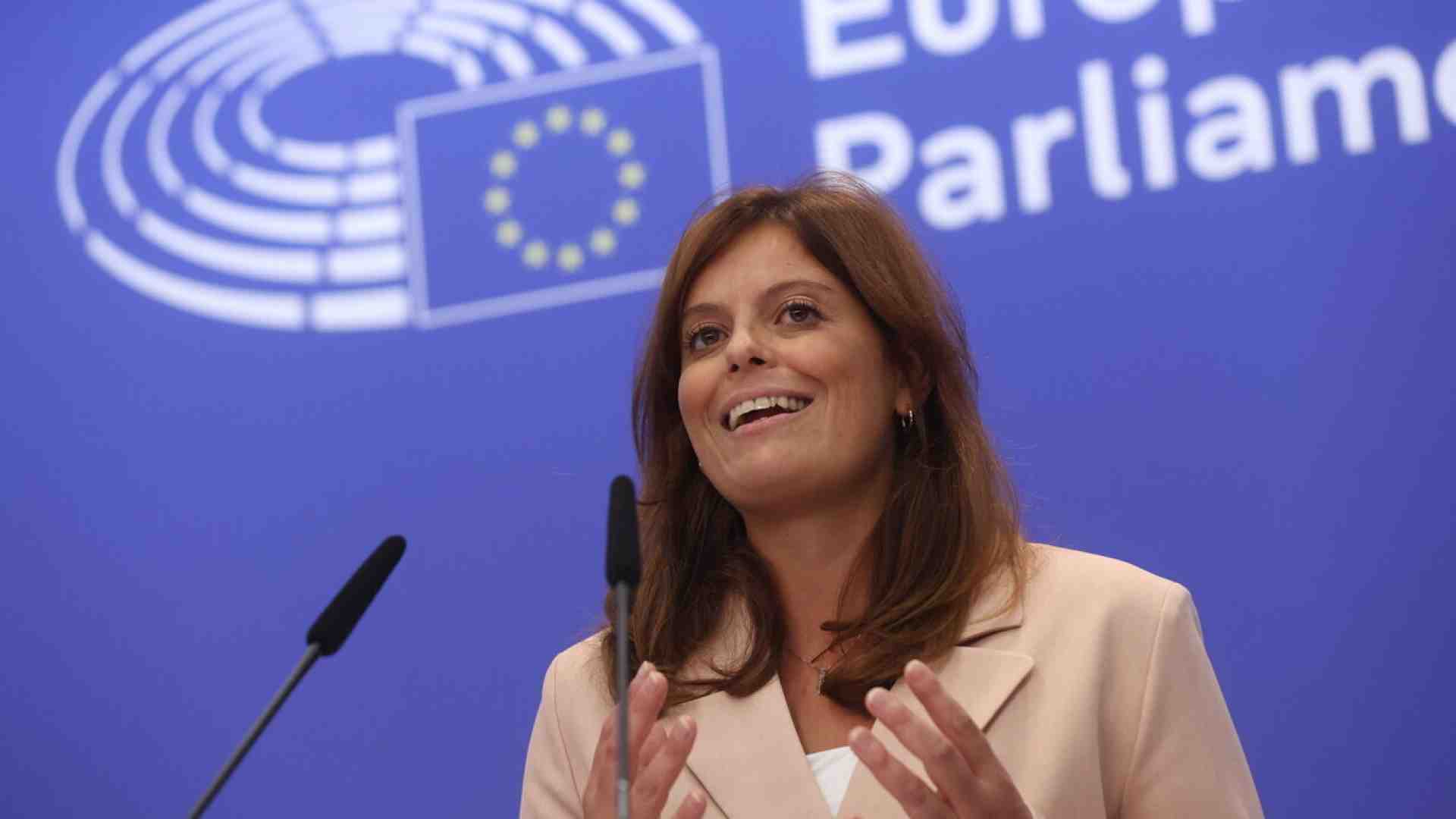 Il Parlamento europeo salva Ilaria Salis per un voto: no alla revoca dell'immunità. Botta e risposta Salvini-Tajani