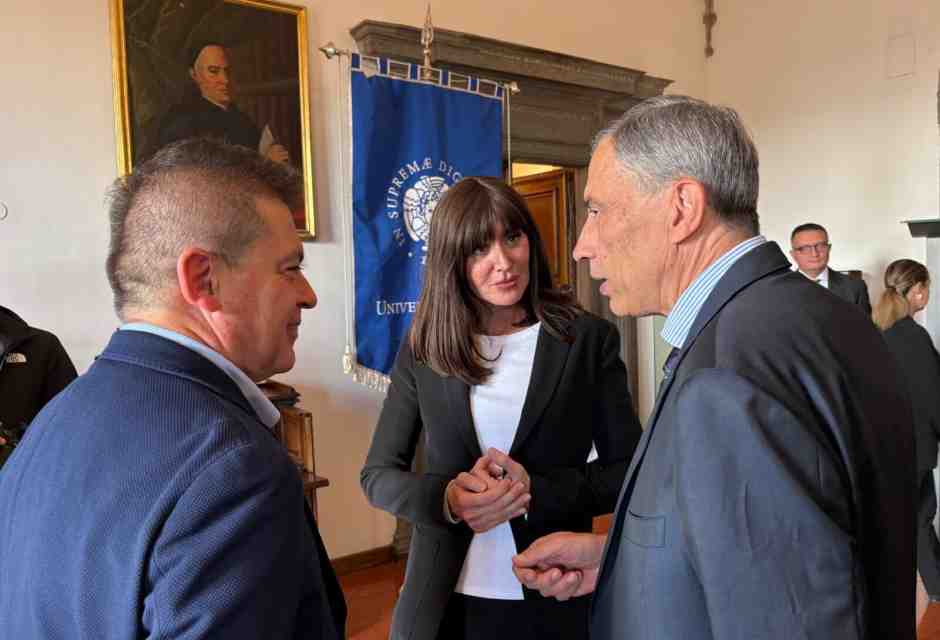 La ministra Bernini fa visita al prof aggredito dai pro Pal a Pisa