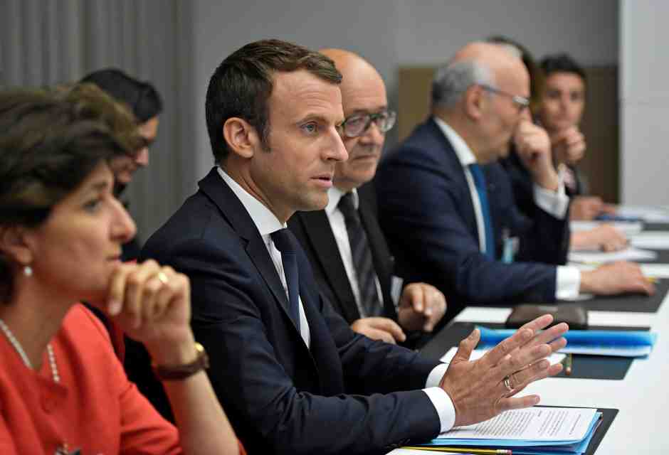 In Francia il dialogo si è interrotto fuori e dentro il palazzo. Intervista