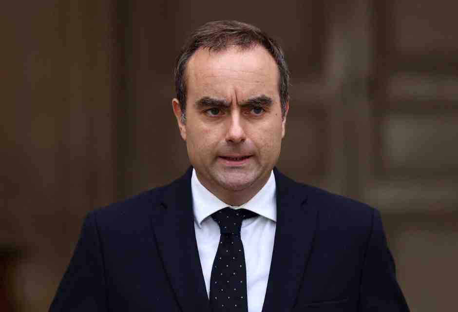 La crisi politica francese è figlia della crisi finanziaria. I sintomi? Deficit e pensioni