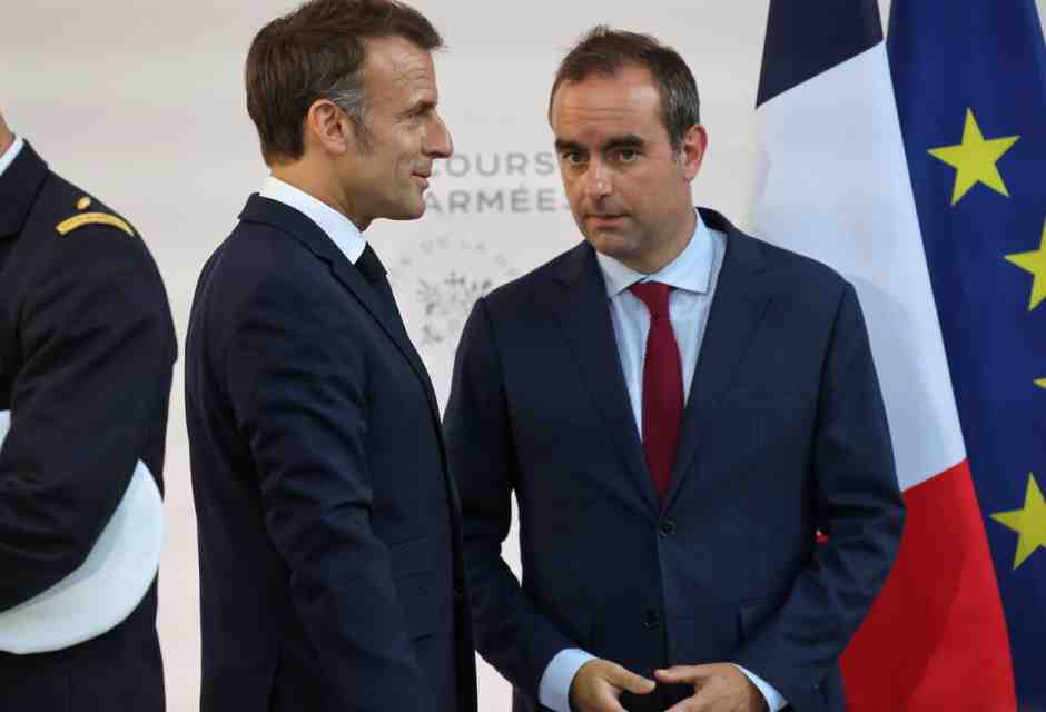 Macron non vuole sciogliere le Camere. Uno spiraglio a sinistra