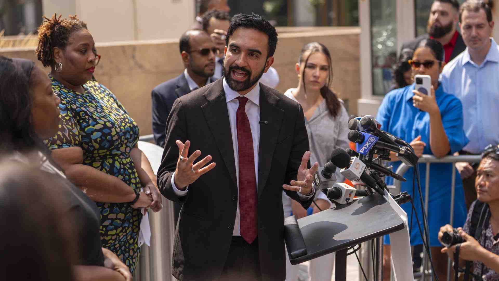 A New York c’è un gran lavorìo (e inutile) per contrastare Mamdami