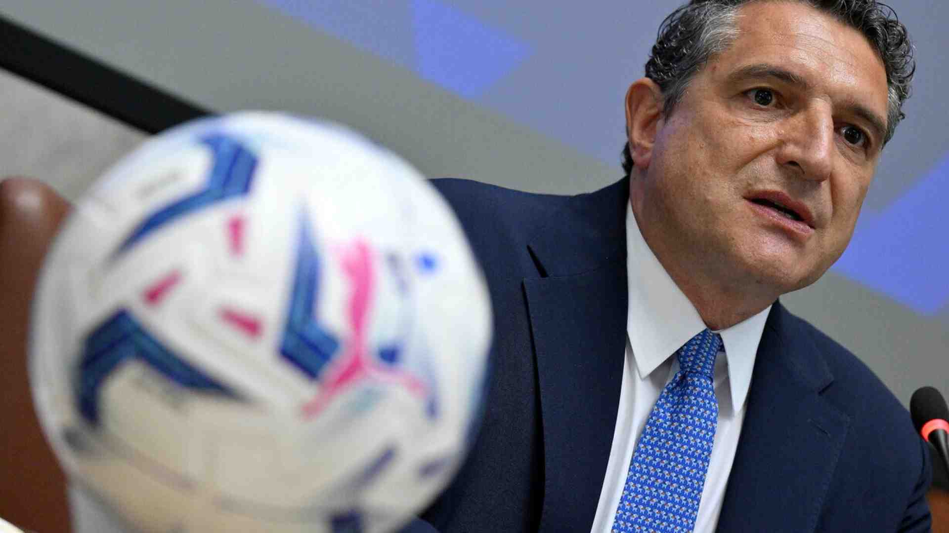 Coro da stadio per De Siervo: l’ad di Serie A contro le lagne