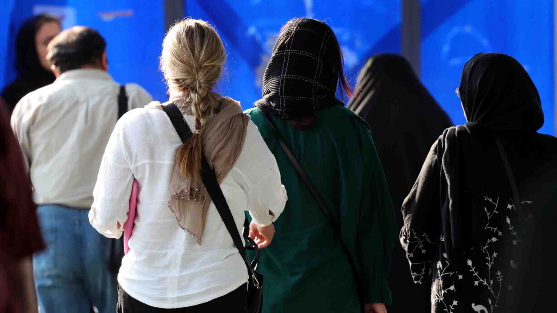 Vietare il velo integrale è giusto