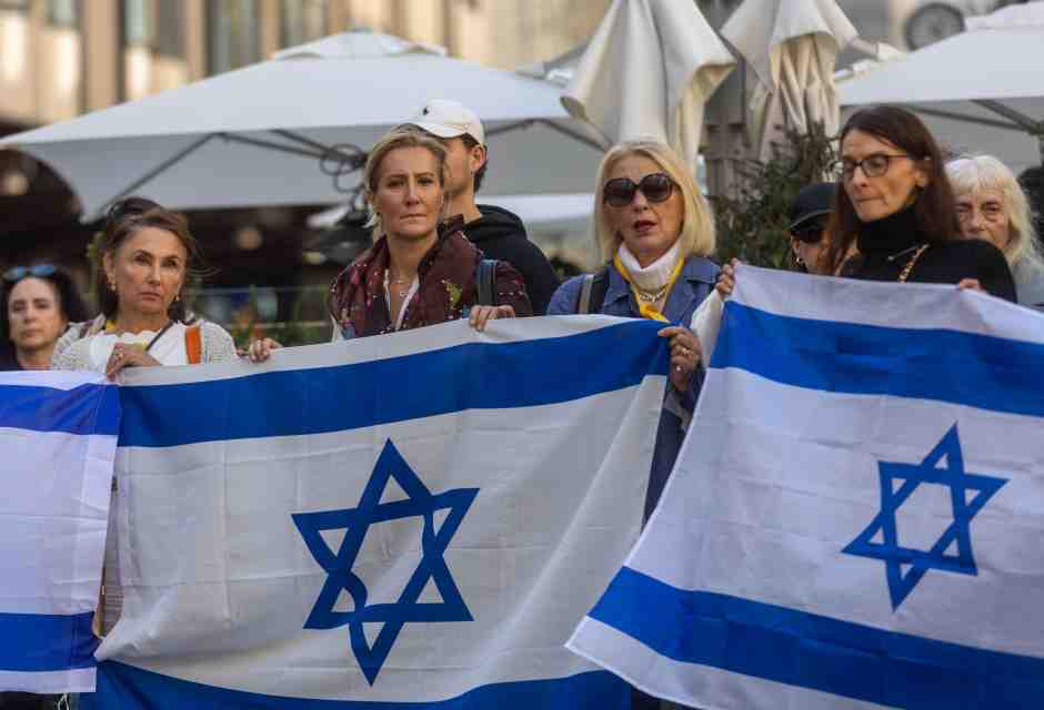 I pacifisti silenti su Hamas, che ha in mano le chiavi della pace, e il test Orbán nell’alleanza Pd-M5s