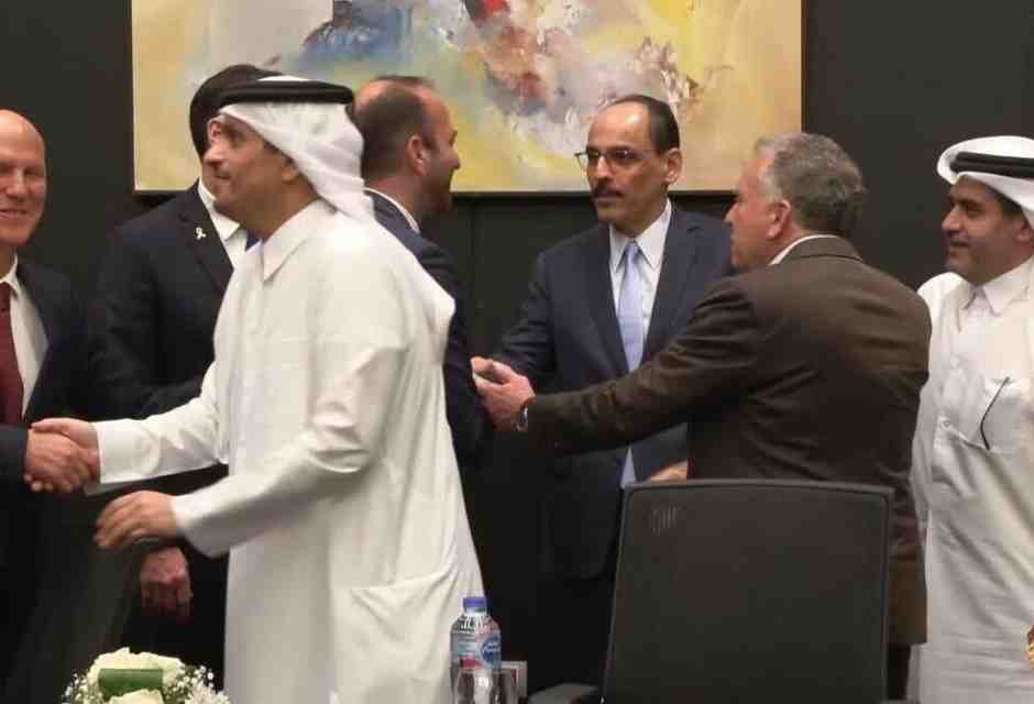 Il premier del Qatar, al Thani, è l’alleato razionale che ora stringe la mano agli israeliani