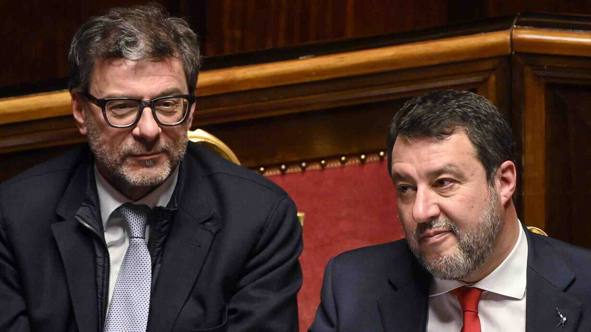 Lo scambio di Giorgetti. Avvalla il patto di Salvini con Meloni sulla Lombardia. In Veneto fronda contro Lorenzo Fontana