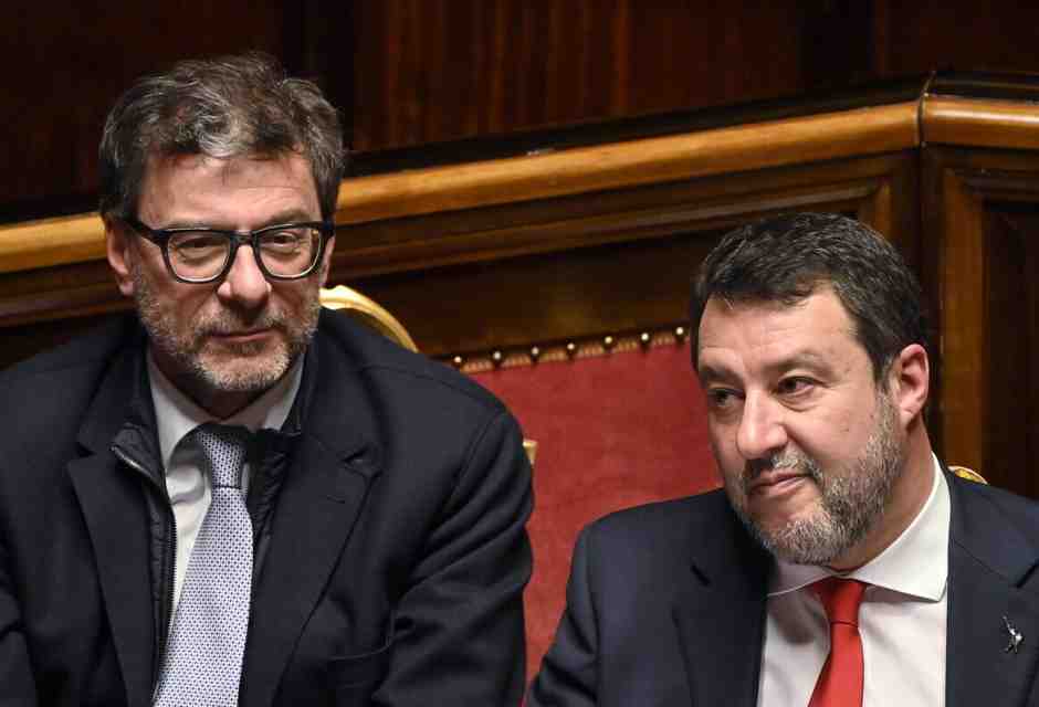 Lo scambio di Giorgetti. Avvalla il patto di Salvini con Meloni sulla Lombardia. In Veneto fronda contro Lorenzo Fontana