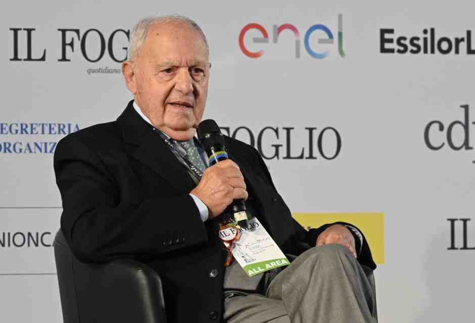 Savona: "Gli spread usati come pseudo democrazia"