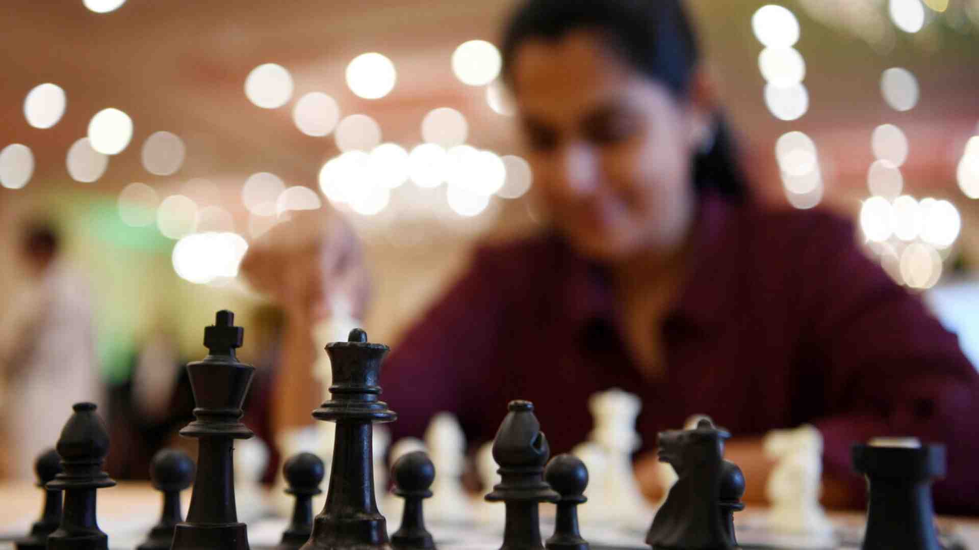 E il vincitore scagliò il re nero sulla testa degli spettatori