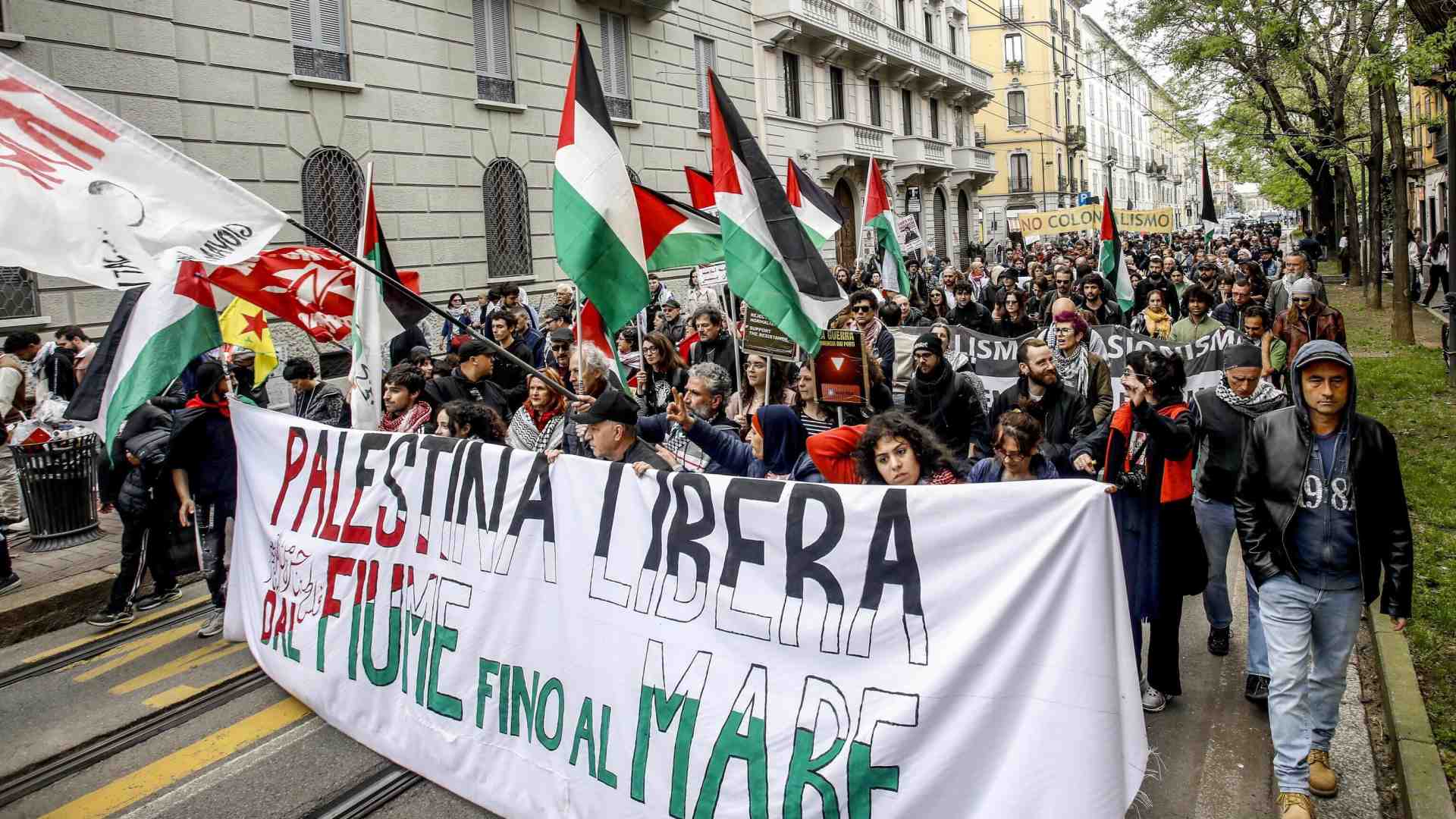 Uno slogan e la deriva fascista che la sinistra non riesce a vedere
