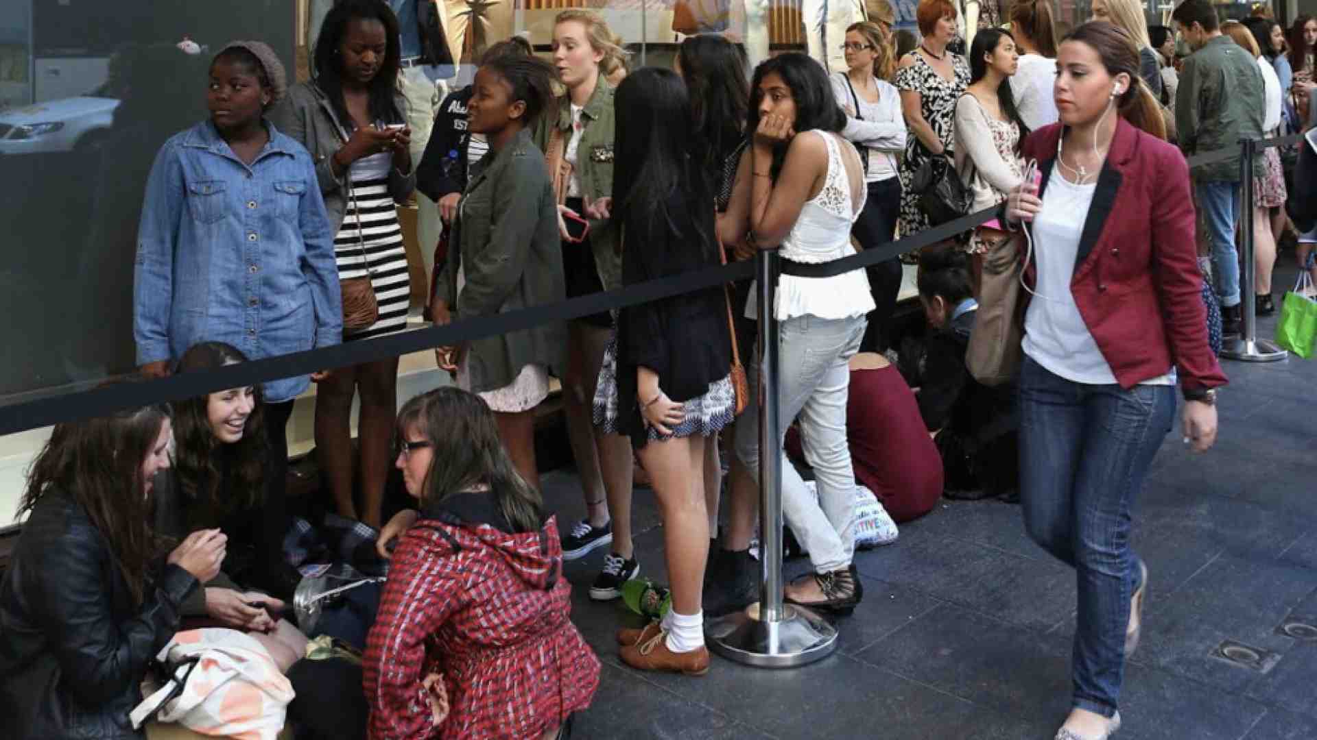 Tutti in coda. Il significato del mettersi in fila oggi