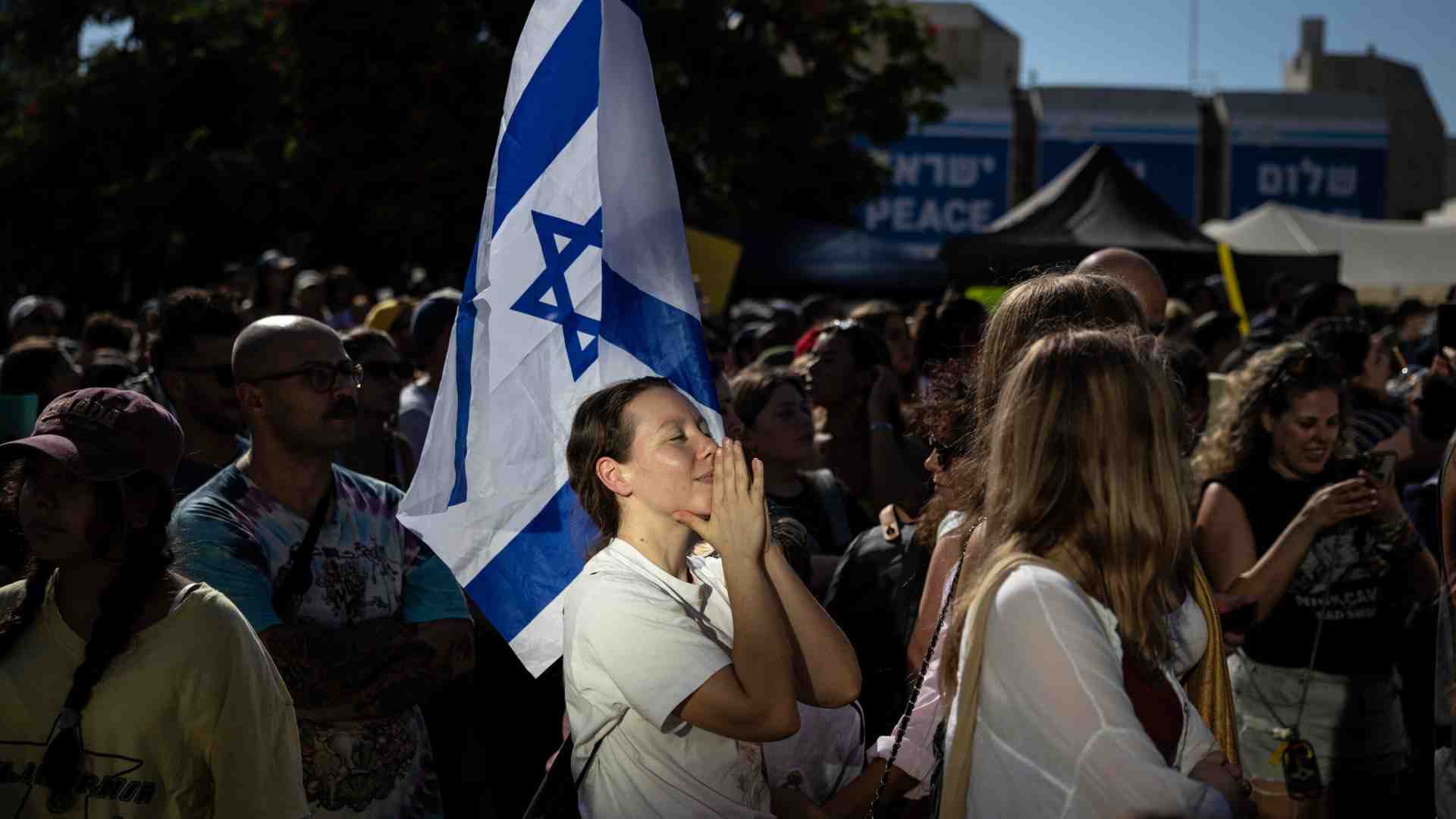 La gioia e il lutto lottano e si sostengono nella giornata in cui Israele inizia a uscire dal 7 ottobre