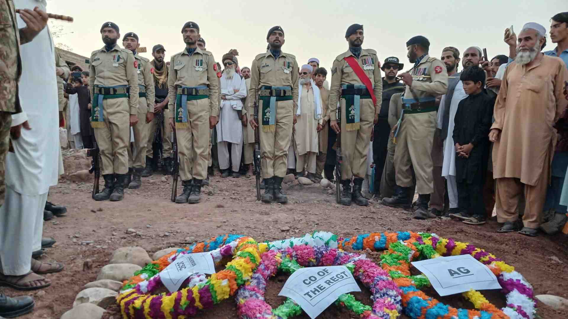 Perché l’Afghanistan e il Pakistan si scontrano, con decine di morti