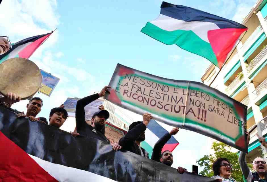 Spaesati dalla tregua. Ok la pace, ma dal Parlamento al calcio (fino al cinema) Israele resta il nemico: “Criminali”