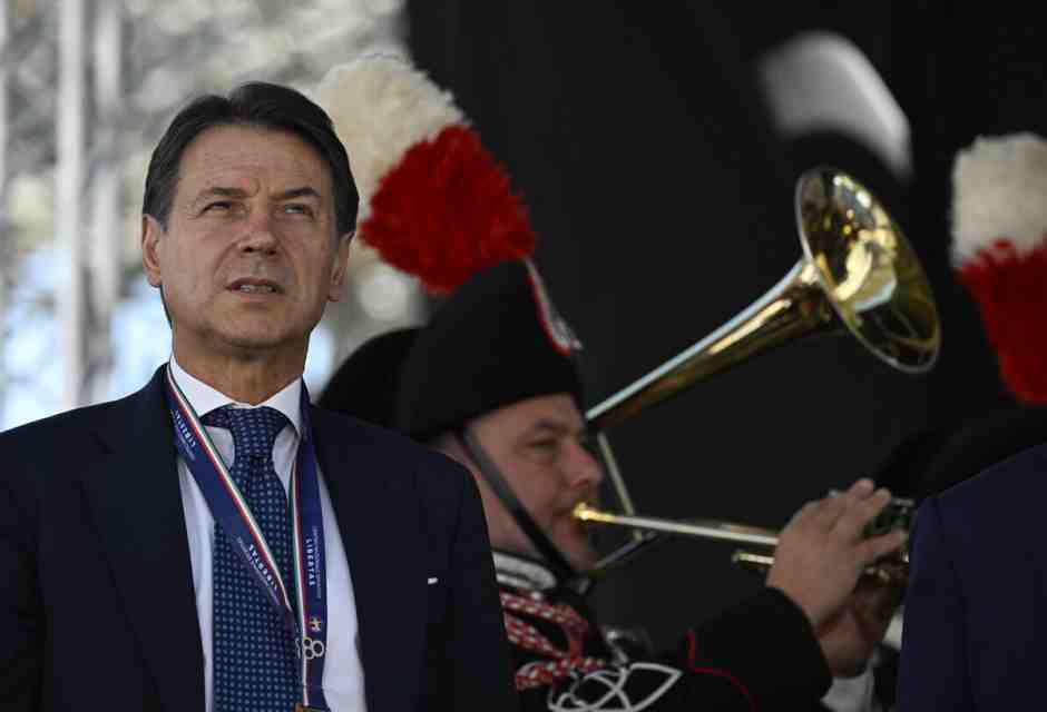 Conte presenta la sua mozione sulla Libia e si sposta al centro. Pd e Avs: “Aveva già firmato la nostra”