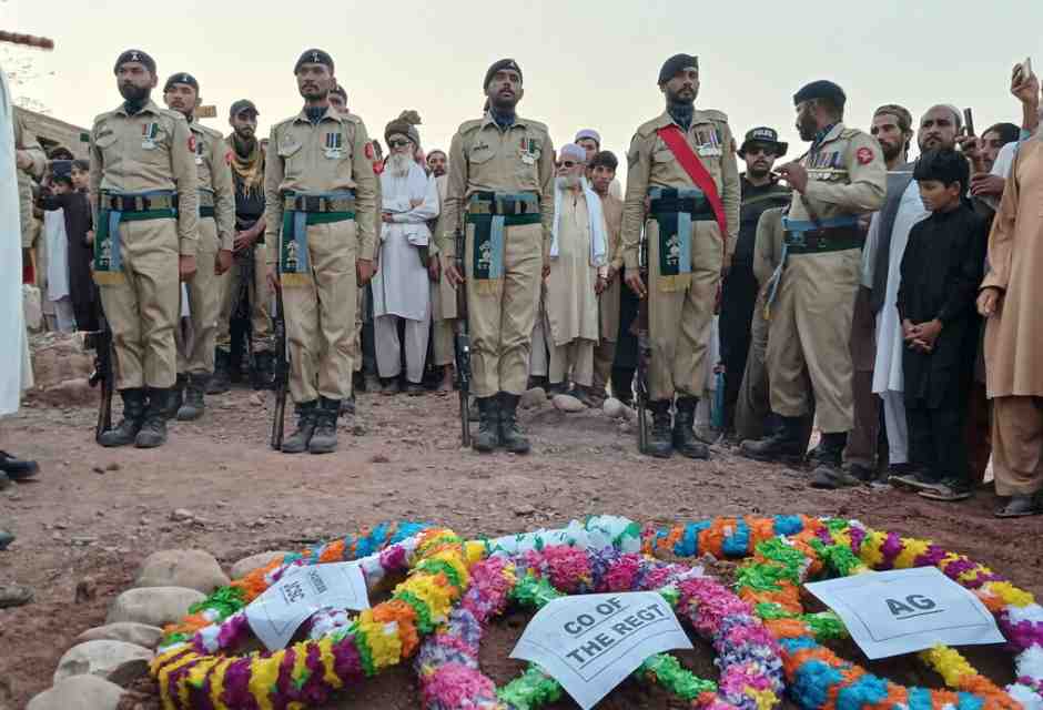 Perché l’Afghanistan e il Pakistan si scontrano, con decine di morti