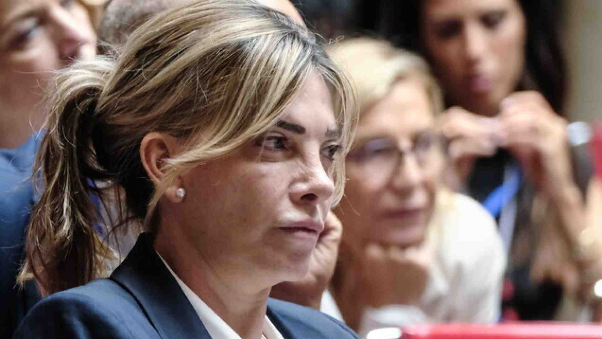 Bartolozzi spadroneggia al ministero della Giustizia. E vieta il parcheggio a Sisto e Ostellari