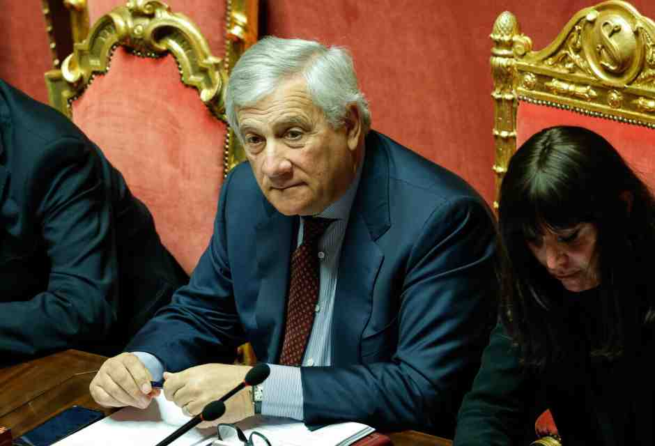 La maggioranza divisa sulle banche. Tajani: "Non ci sarà la tassa da Urss sugli extraprofitti"
