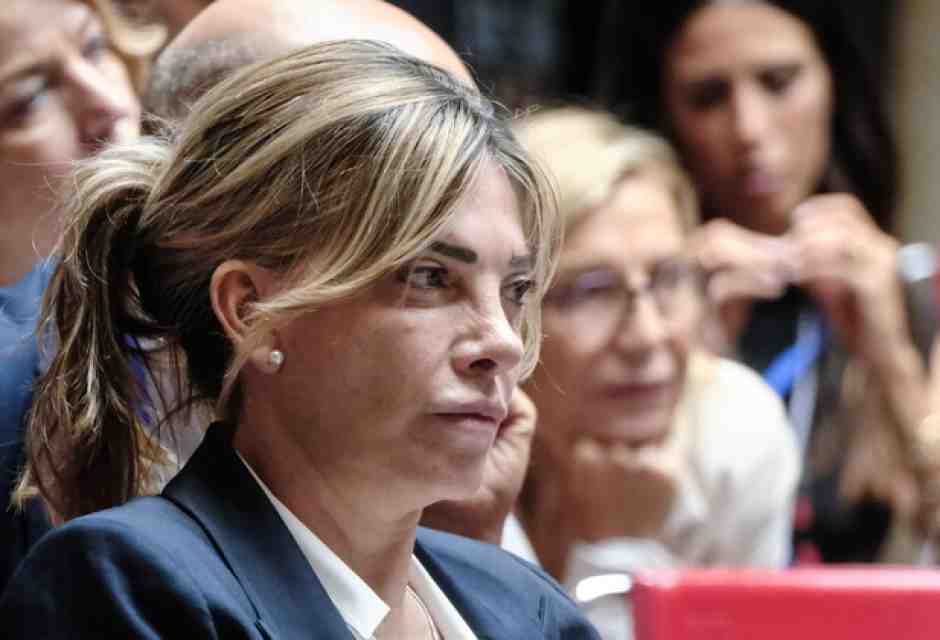 Bartolozzi spadroneggia al ministero della Giustizia. E vieta il parcheggio a Sisto e Ostellari