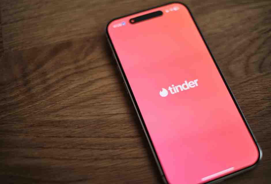 Il "loud looking", ovvero la scorciatoia per analfabeti sentimentali ai tempi di Tinder