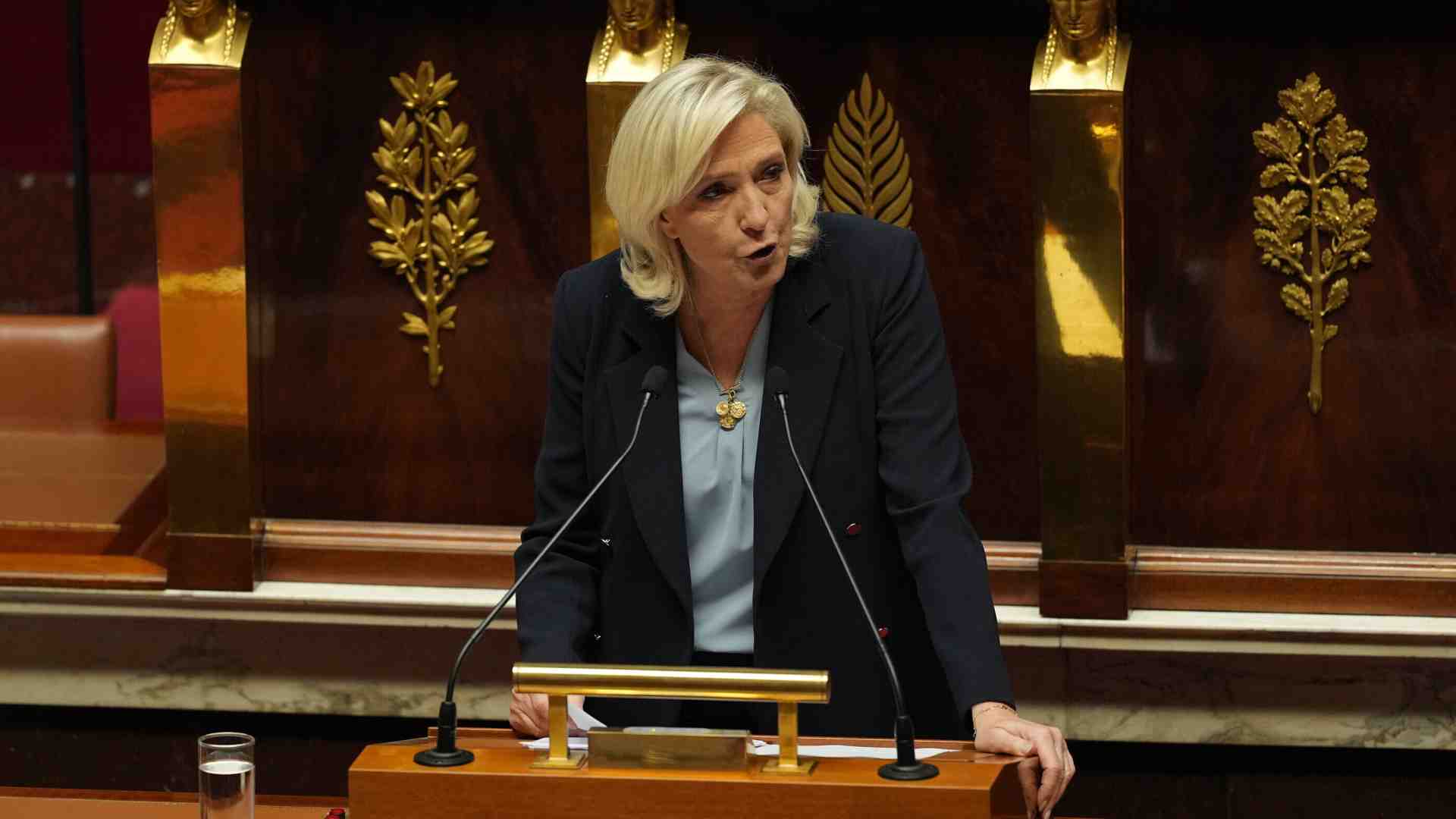 Le Pen ricorda che Meloni non è Le Pen