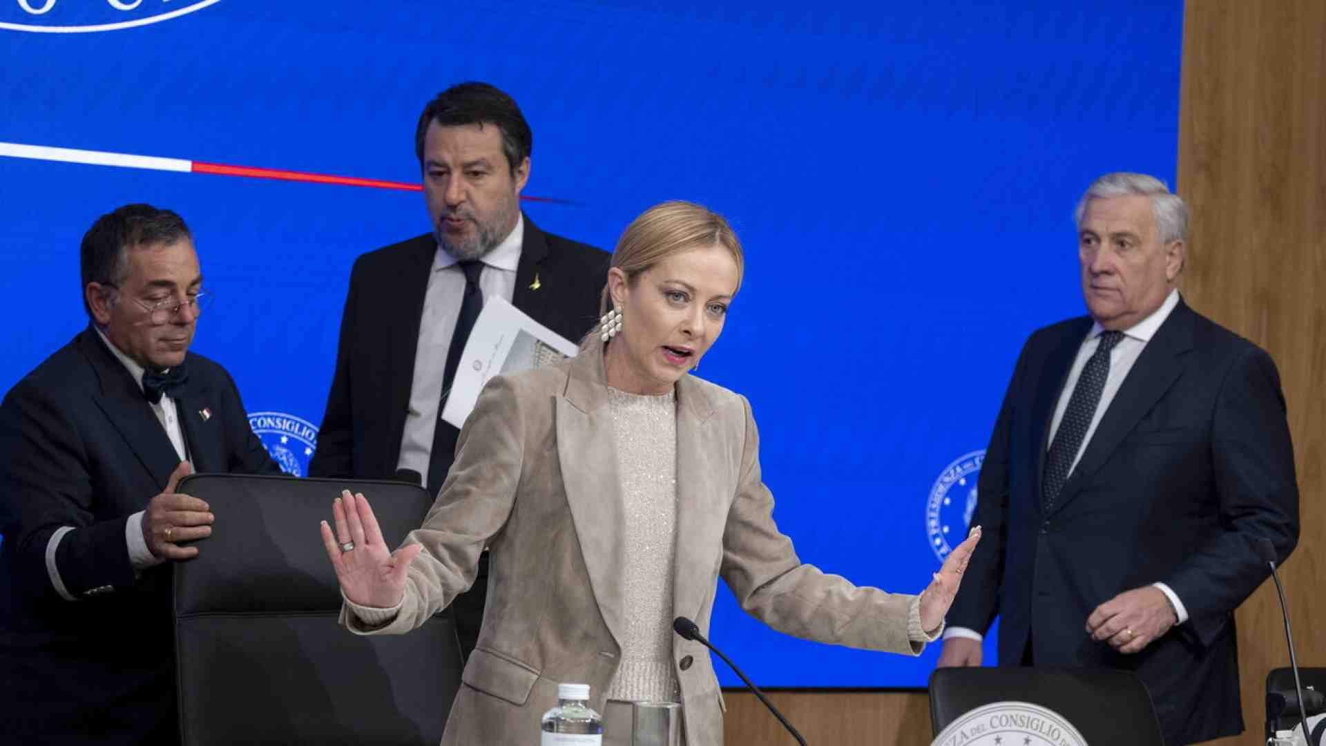 Meloni torna in conferenza stampa dopo due anni (ma risponde solo a due domande)