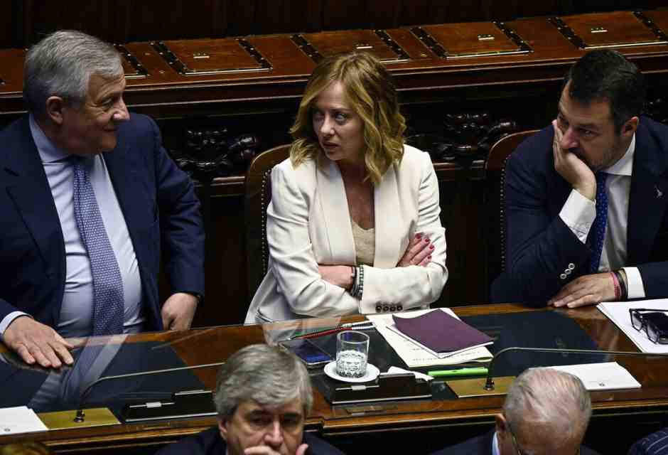 Le capriole di Meloni per non assecondare gli istinti anti bancari di mezzo governo