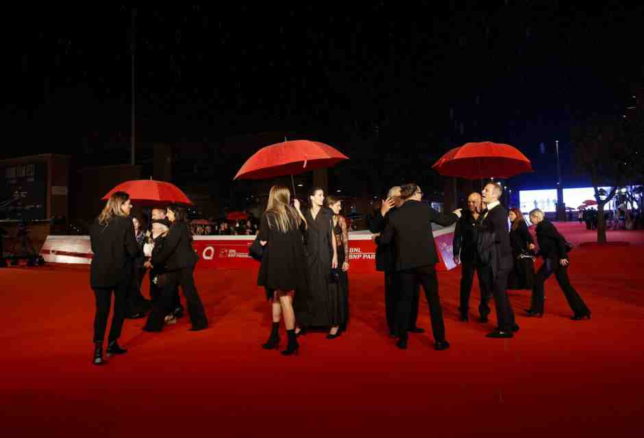 Sparite le kefiah. Lo star system dello sdegno collettivo non balla più