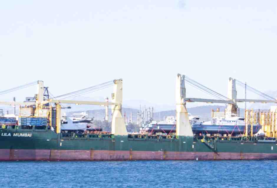 Così gli Emirati danno agli Haftar le motovedette usate per respingere i migranti. Inchiesta