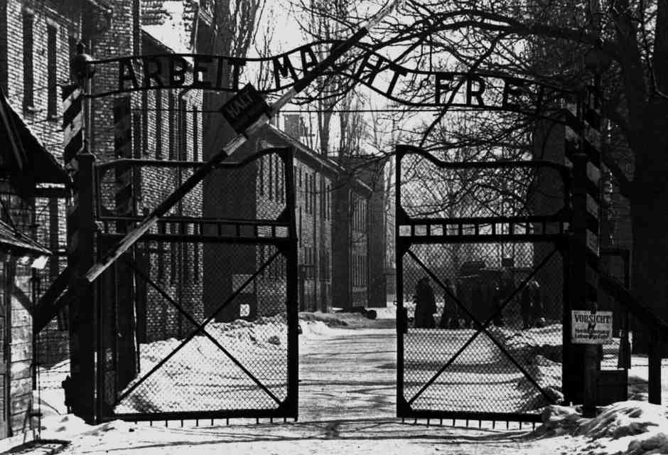 La storia di Elena, deportata tutta sola ad Auschwitz a undici anni raccontata da Fabrizio Rondolino