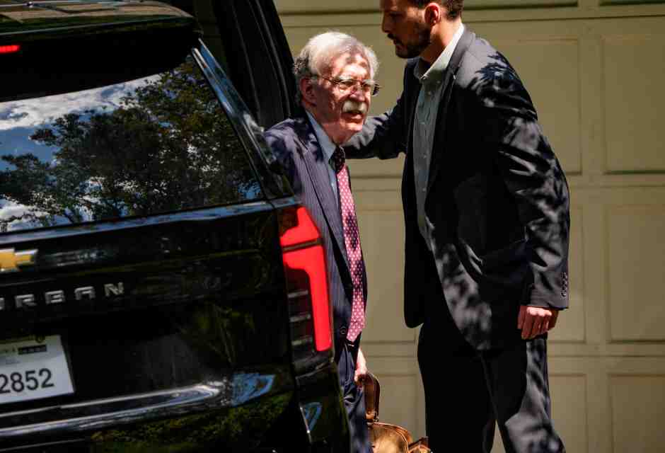 Le accuse contro John Bolton nel sistema giudiziario trumpiano