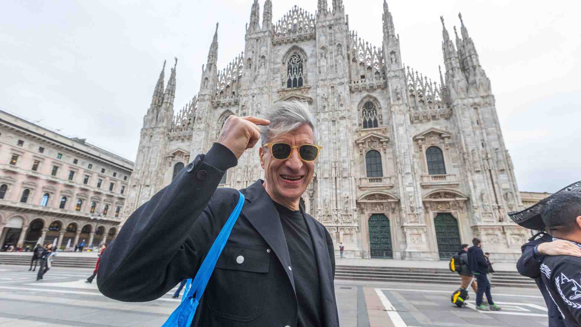 All’HangarBicocca con Cattelan. Niente banane ma un gran libro