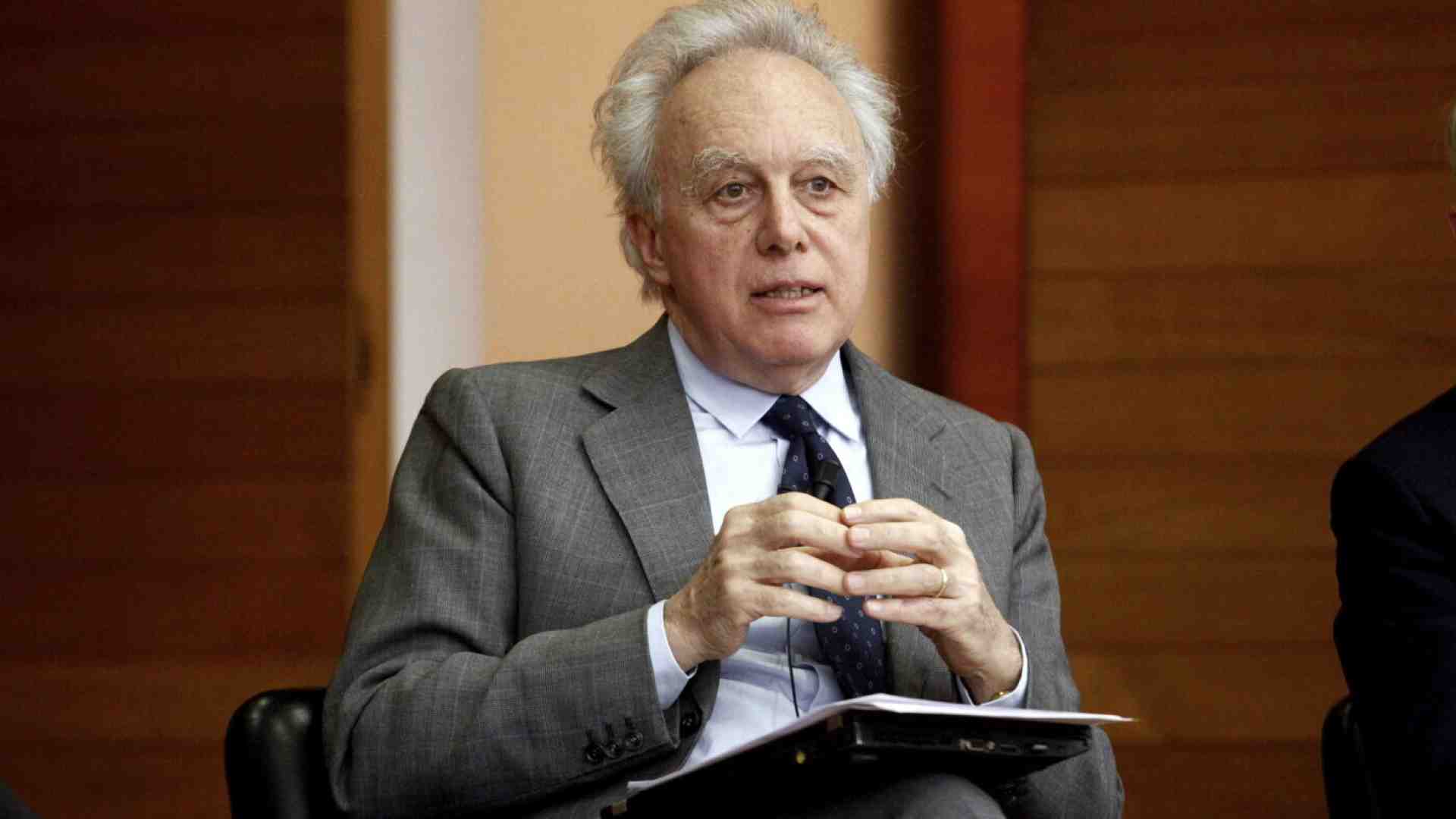 Giavazzi: “Più concorrenza, non colpire gli extra profitti”
