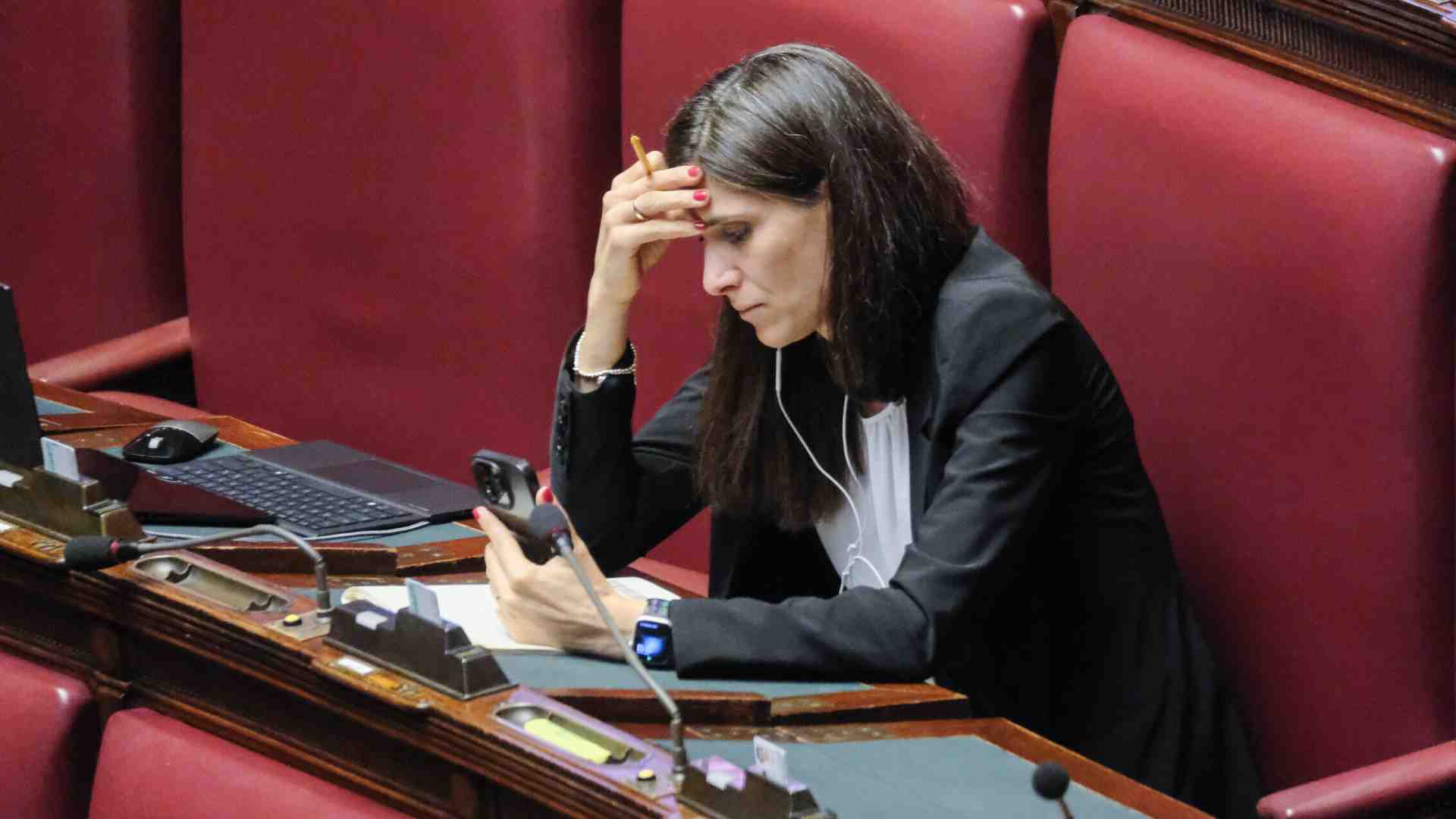Processo a Chiara Appendino: "Esaurita la spinta". Taverna: "In un altro partito saresti già stata cacciata"