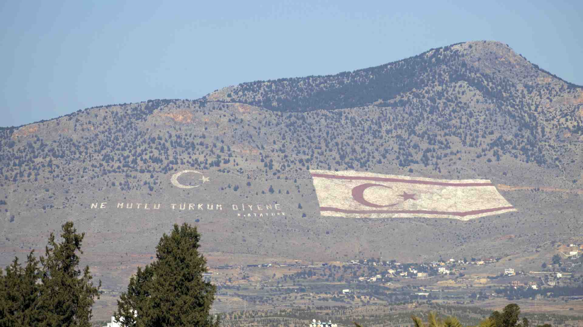 Si vota nella parte nord di Cipro, tra l’unione delle nazioni turche e i filoeuropei