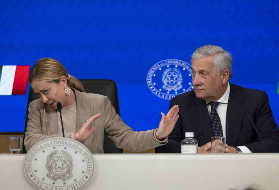 La destra post berlusconiana alza la tassa più odiata dal Cav: l’Irap. L’altro lato del colpo alle banche