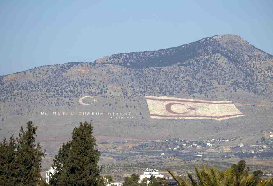 Si vota nella parte nord di Cipro, tra l’unione delle nazioni turche e i filoeuropei