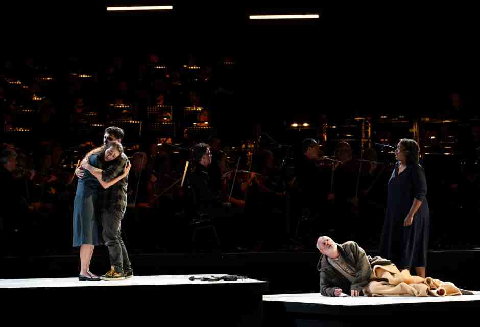 Sguardi sulla maternità in "Adriana mater" e "Picture a day like this"