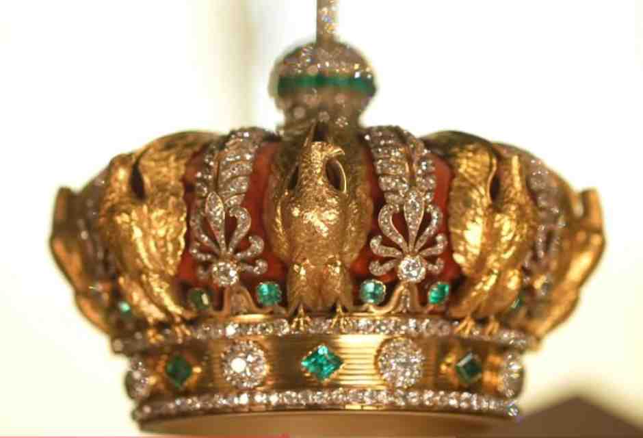 Il furto di gioielli al Louvre non è un caso, ma "una storia semplice"