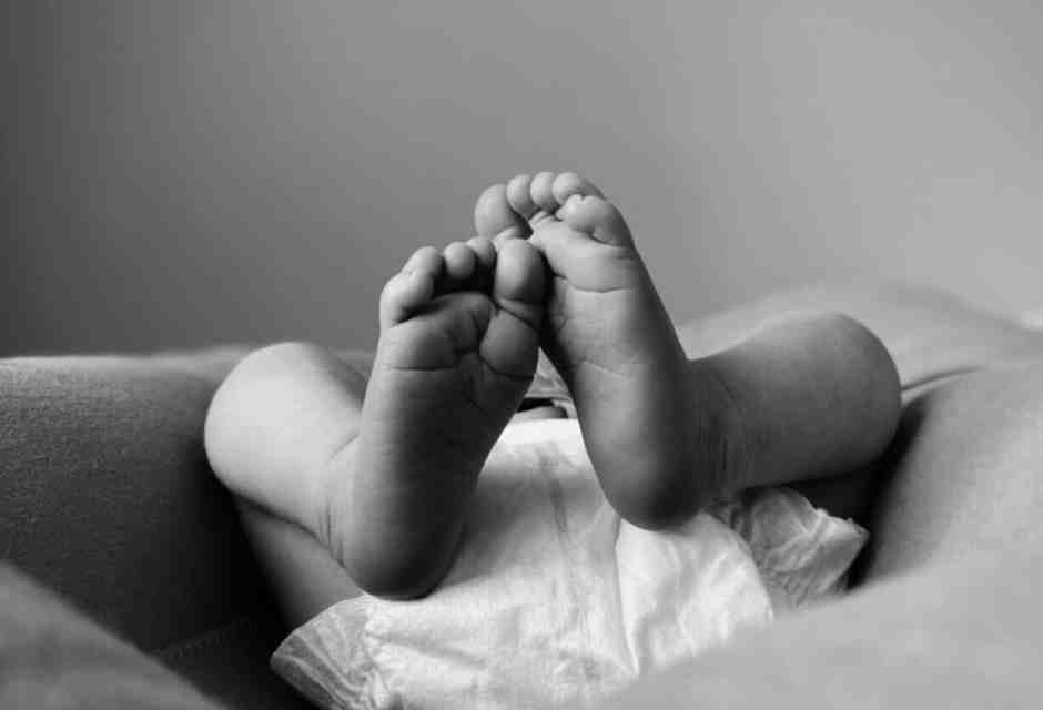 La crisi demografica non si combatte solo a colpi di assegni unici. I nuovi dati sulla natalità